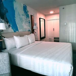 One-Bedroom Queen Suite Non-Smoking